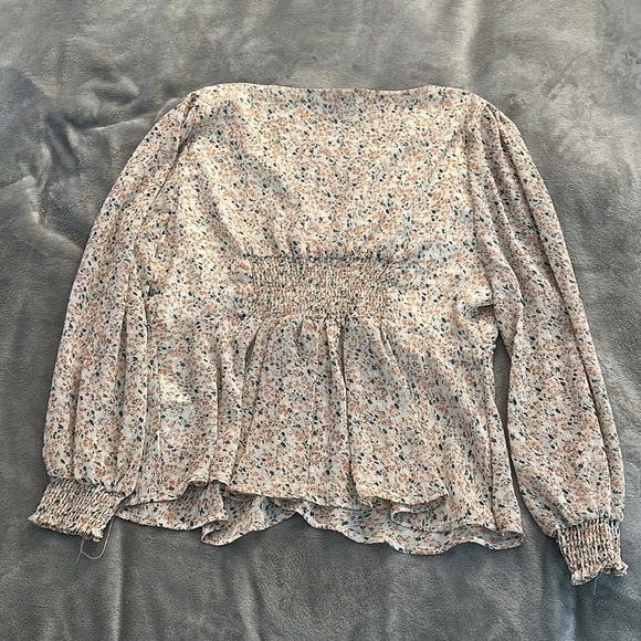 Vila Top with Ruched Detail in Floral - Size EU 44 - US 12/14 - Picture 7 of 8